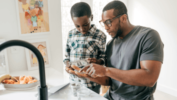 3_healthy_money_habits_to_teach_your_kids